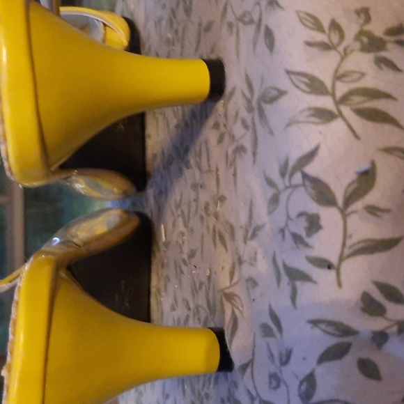 Low heels Yellow size 11.5 - Picture 7 of 8